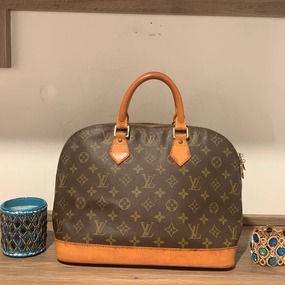 Louis Vuitton Alma PM (bigger one) Hand Bag - Picture 3 of 13